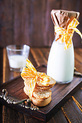 Image showing fresh milk with cookies 