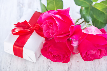 Image showing present and red rose 