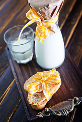 Image showing fresh milk with cookies 