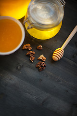 Image showing Honey with walnut