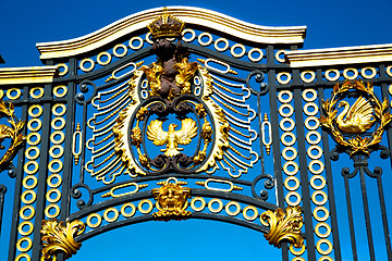 Image showing in london england the old metal gate  royal palace