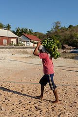 Image showing Men transports cargo from ship