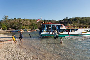 Image showing Men transports cargo from ship