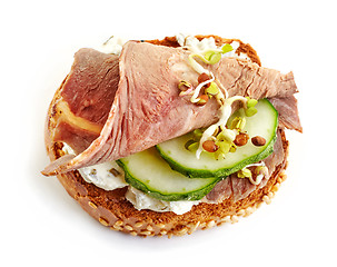 Image showing toasted bread with roast beef and cucumber