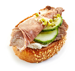 Image showing toasted bread with roast beef and cucumber