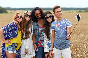 Image showing hippie friends with smartphone on selfie stick