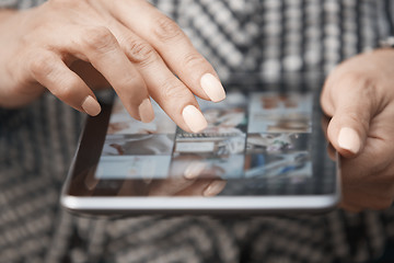 Image showing Woman with tablet computer