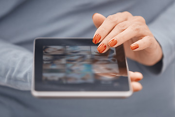 Image showing Woman with tablet computer