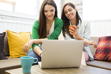 Image showing Best friends at the coffee shop