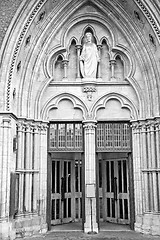 Image showing door southwark  cathedral in london england old construction and