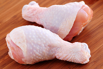 Image showing Raw chicken drumsticks