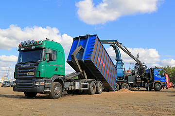 Image showing Scania R580 Woodchip Truck with Woodchipper