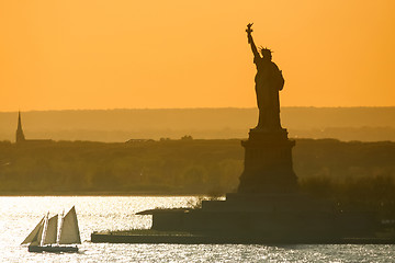 Image showing Boat sailing next to Statue of Liberty