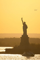 Image showing Boat next to Statue of Liberty