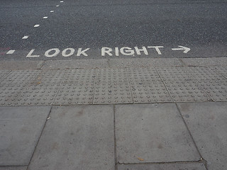 Image showing Look right sign