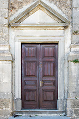 Image showing double-wing front door brown