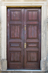 Image showing double-wing front door brown