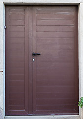 Image showing double-wing front door brown