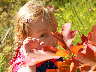 Image showing Little girl resting in autumn park