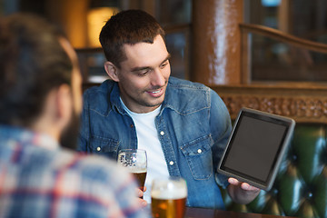 Image showing male friends with tablet pc drinking beer at bar