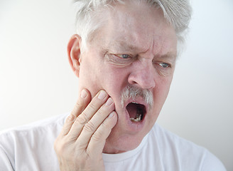 Image showing man with pain in cheek