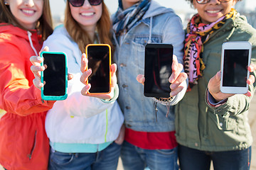 Image showing close up of friends showing smartphone screens