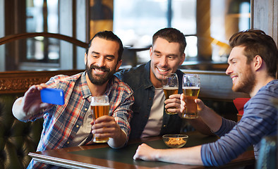 Image showing friends taking selfie and drinking beer at bar