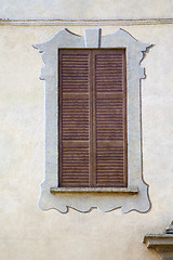 Image showing jerago window    venetian blind in the concrete  brick