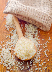 Image showing raw rice in the wooden spoon