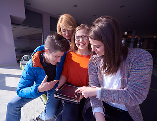 Image showing students group working on school  project  together