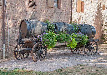 Image showing casks on a carriage