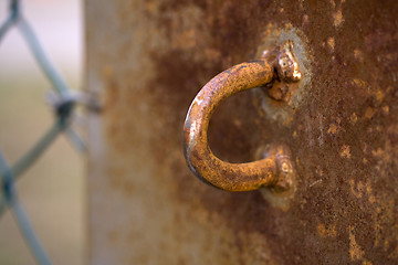 Image showing Rusty latch