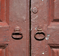 Image showing   knocker and wood  door vinago  varese italy