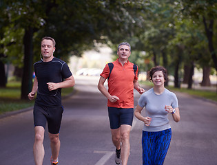 Image showing people group jogging