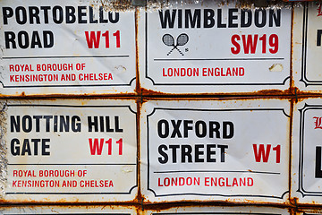 Image showing signal street in london         transport  icon