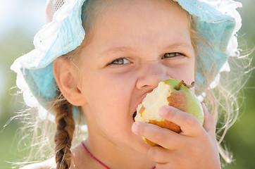 Image showing Portrait of the girl in panama eagerly Kushan pear