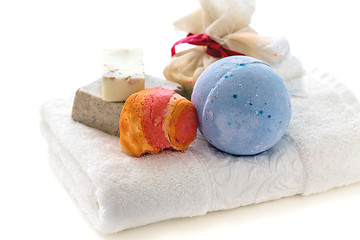 Image showing White towel and bath set.
