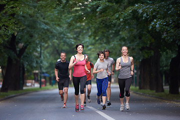 Image showing people group jogging