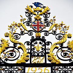 Image showing in london england the old metal gate  royal palace