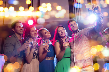 Image showing friends with glasses and smartphone in club