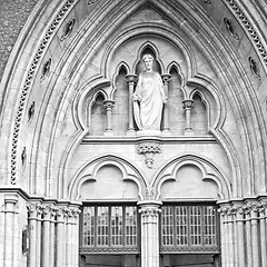 Image showing door southwark  cathedral in london england old construction and