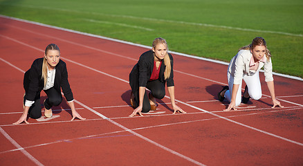 Image showing business woman ready to sprint