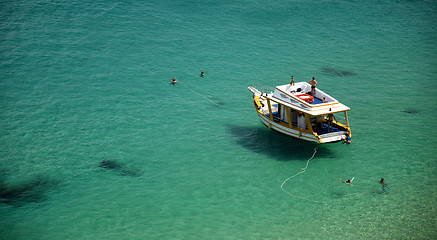 Image showing Boat in a Crystalline sea beach in Fernando de Noronha,Brazil