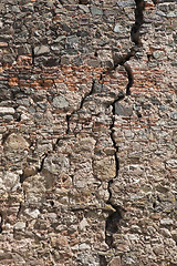 Image showing Cracked wall