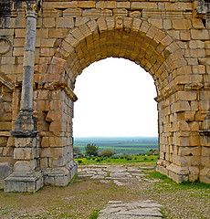 Image showing volubilis in morocco africa the old roman deteriorated monument 