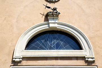 Image showing rose window  italy  lombardy     in  the jerago  old   church   