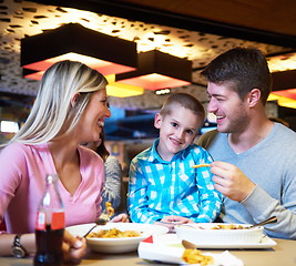 Image showing family having lunch in shopping mall