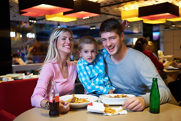 Image showing family having lunch in shopping mall