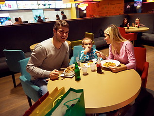 Image showing family having lunch in shopping mall