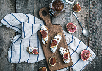 Image showing rustic style tasty Bruschetta with jam and figs on napkin